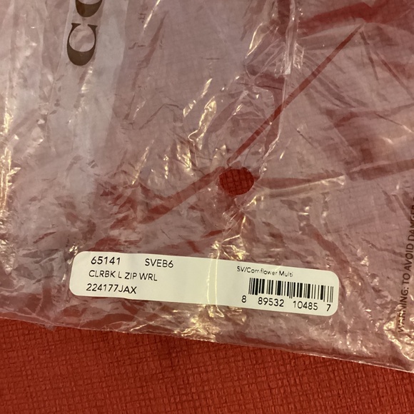 NWT Coach light blue and cornflower Wristlet - Picture 10 of 10